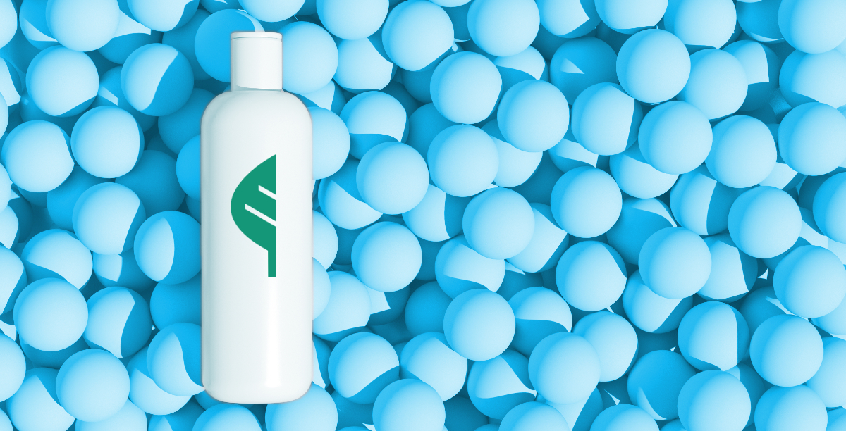 Flasche aus Bioplastik mit Bionanopolys-Logoaufdruck.